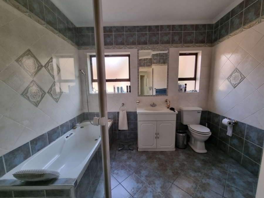 To Let 4 Bedroom Property for Rent in Bedfordview Gauteng