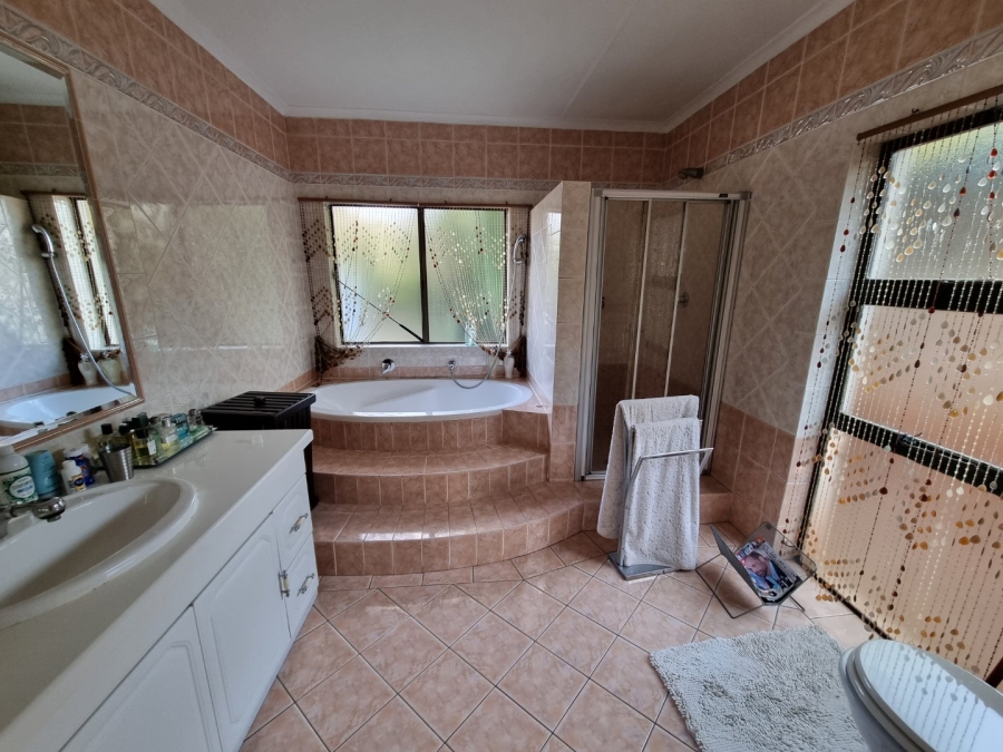 To Let 4 Bedroom Property for Rent in Bedfordview Gauteng