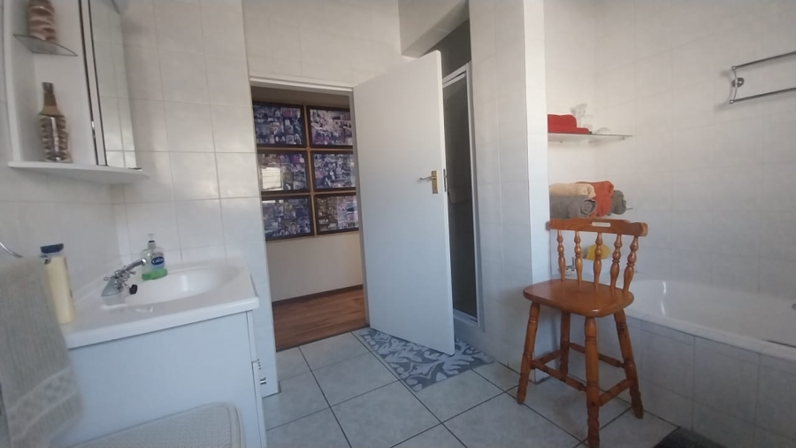 3 Bedroom Property for Sale in Bassonia Gauteng