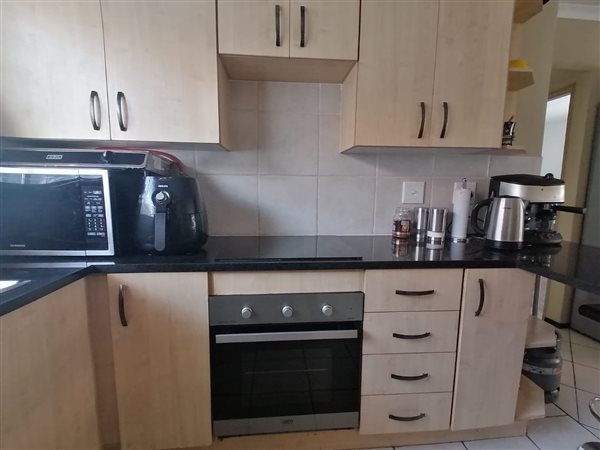 2 Bedroom Property for Sale in Bardene Gauteng