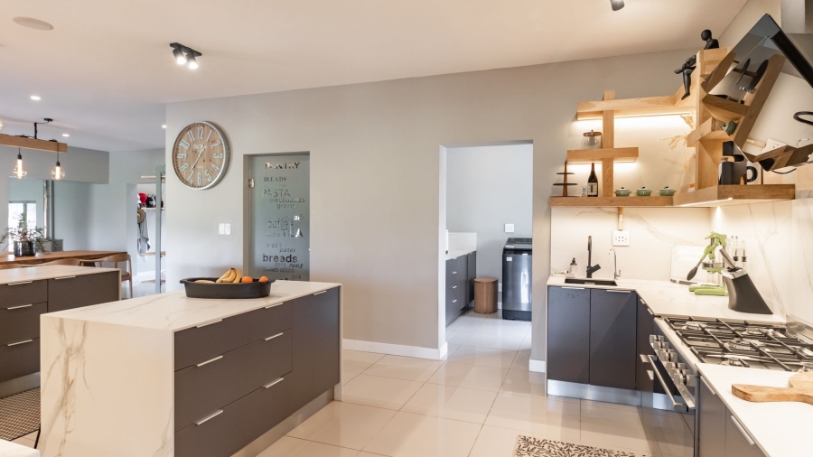6 Bedroom Property for Sale in Serengeti Lifestyle Estate Gauteng