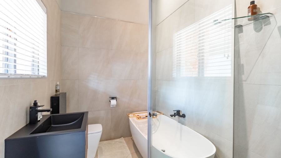 6 Bedroom Property for Sale in Serengeti Lifestyle Estate Gauteng