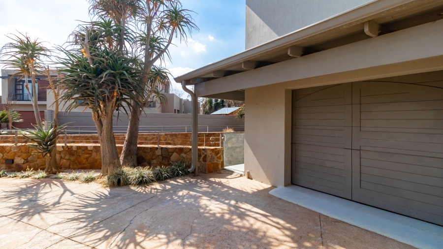 6 Bedroom Property for Sale in Serengeti Lifestyle Estate Gauteng