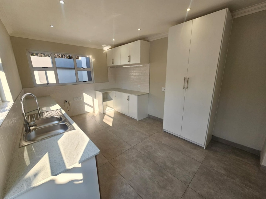 5 Bedroom Property for Sale in Wierda Park Gauteng