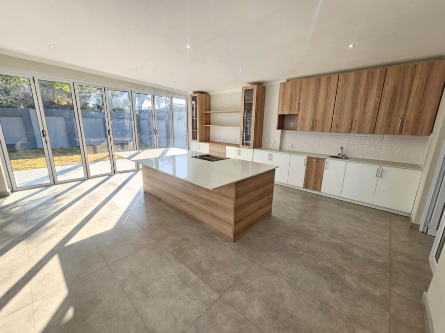 5 Bedroom Property for Sale in Wierda Park Gauteng