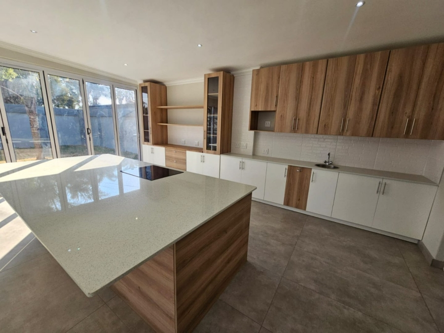 5 Bedroom Property for Sale in Wierda Park Gauteng