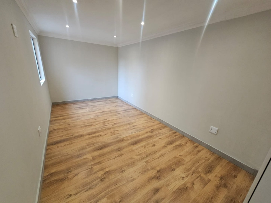 5 Bedroom Property for Sale in Wierda Park Gauteng
