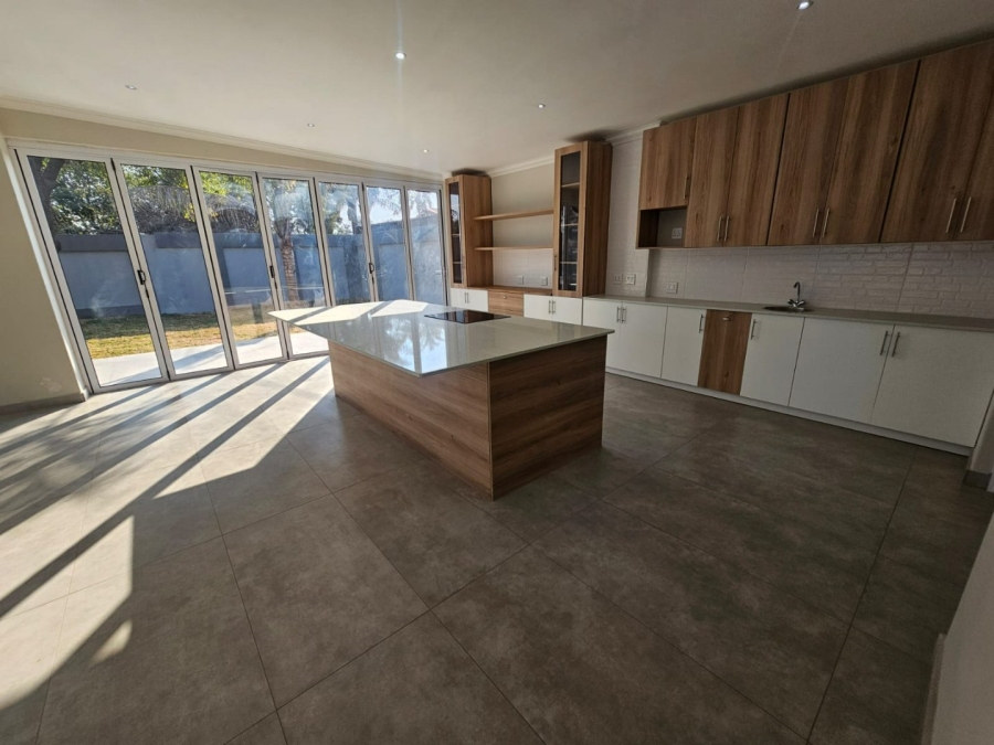5 Bedroom Property for Sale in Wierda Park Gauteng