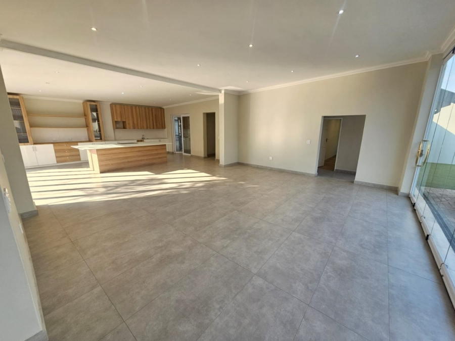 5 Bedroom Property for Sale in Wierda Park Gauteng
