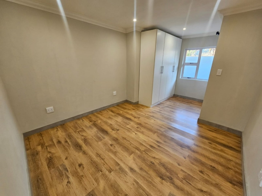 5 Bedroom Property for Sale in Wierda Park Gauteng