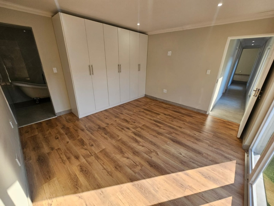 5 Bedroom Property for Sale in Wierda Park Gauteng