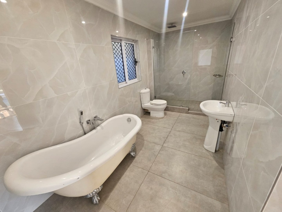 5 Bedroom Property for Sale in Wierda Park Gauteng