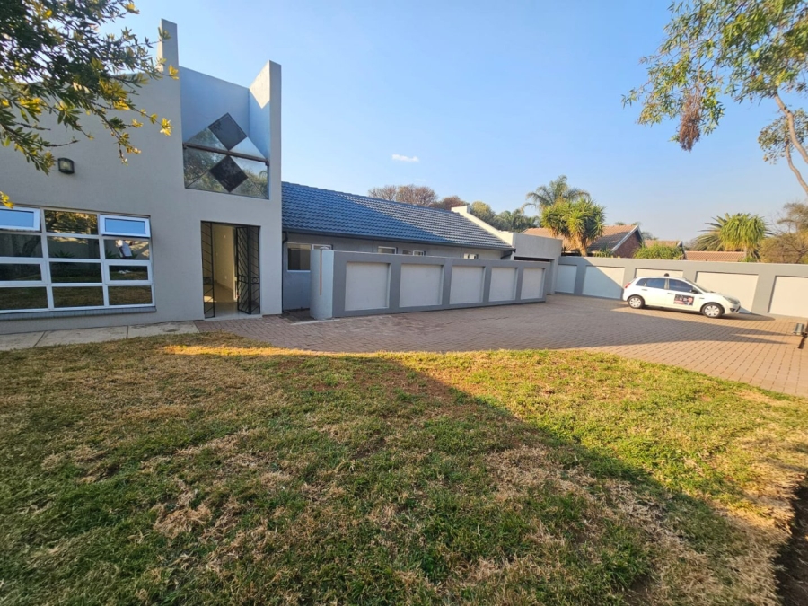 5 Bedroom Property for Sale in Wierda Park Gauteng