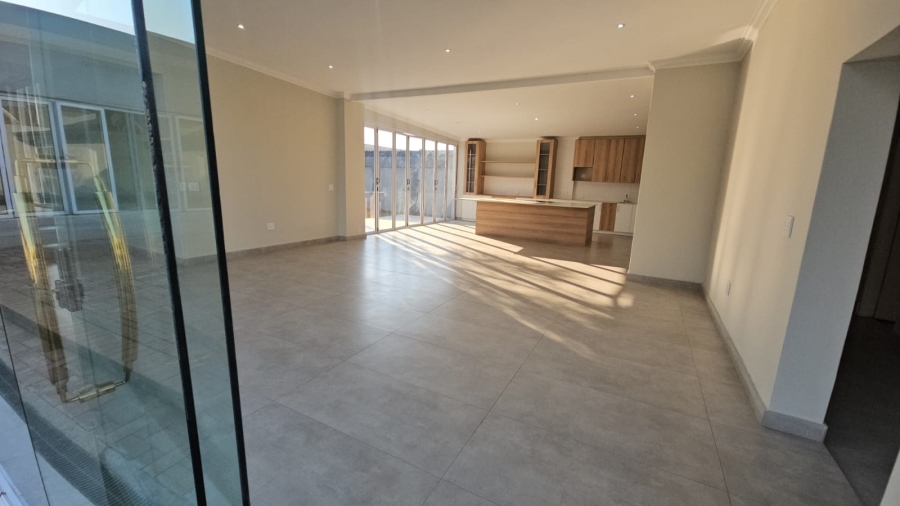 5 Bedroom Property for Sale in Wierda Park Gauteng