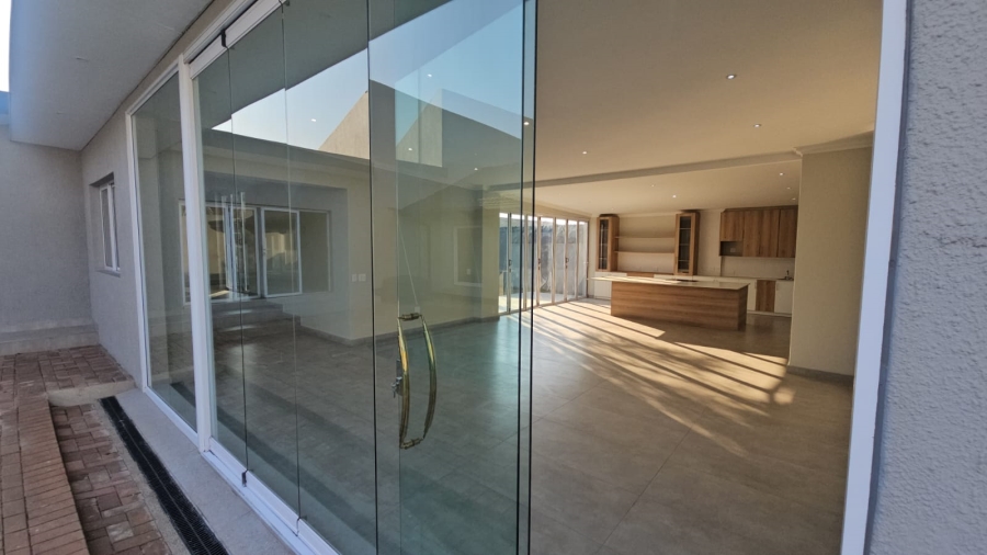 5 Bedroom Property for Sale in Wierda Park Gauteng