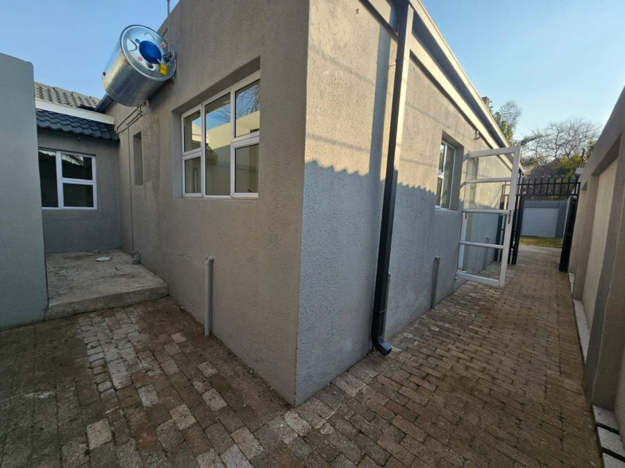 5 Bedroom Property for Sale in Wierda Park Gauteng