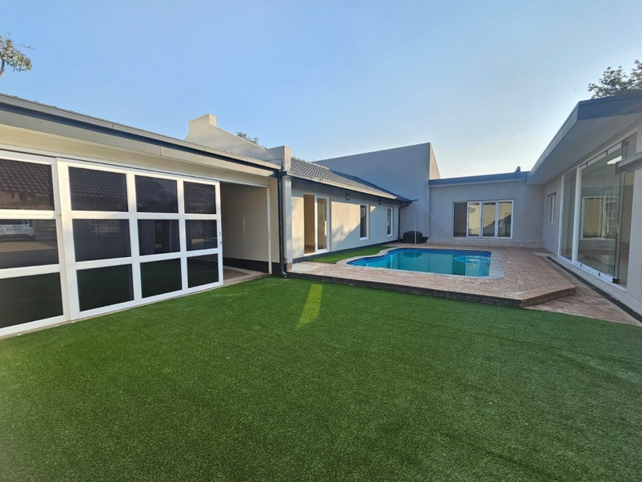 5 Bedroom Property for Sale in Wierda Park Gauteng