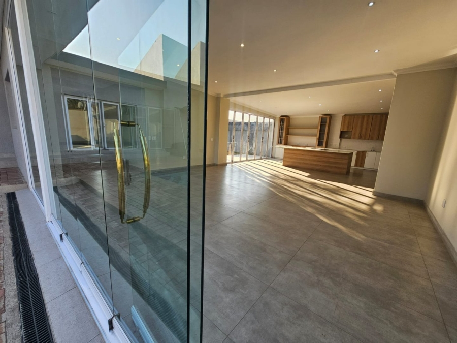 5 Bedroom Property for Sale in Wierda Park Gauteng