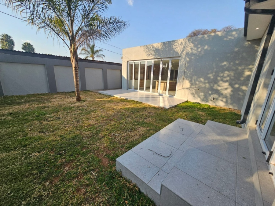 5 Bedroom Property for Sale in Wierda Park Gauteng