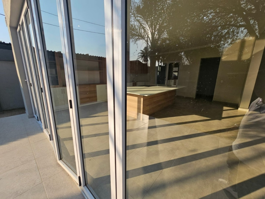 5 Bedroom Property for Sale in Wierda Park Gauteng