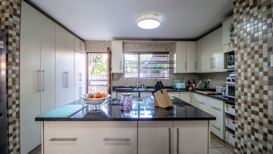3 Bedroom Property for Sale in Bonaero Park Gauteng