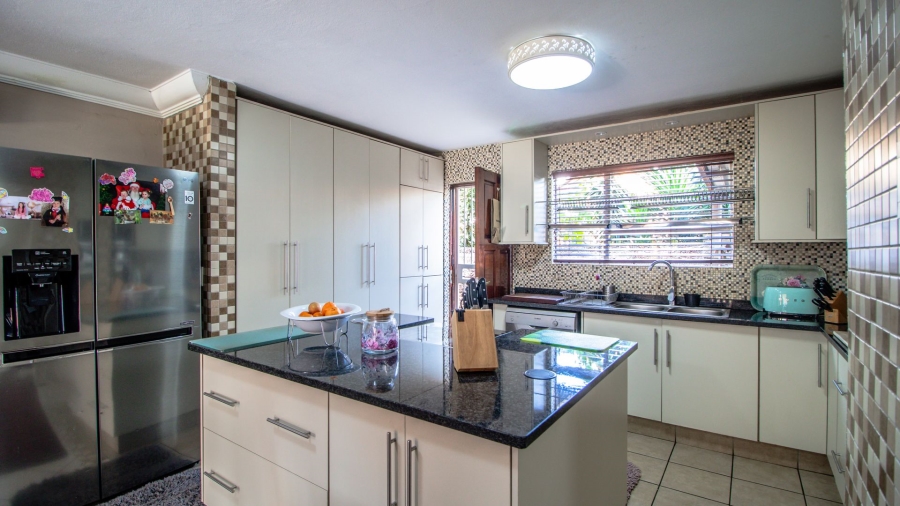 3 Bedroom Property for Sale in Bonaero Park Gauteng
