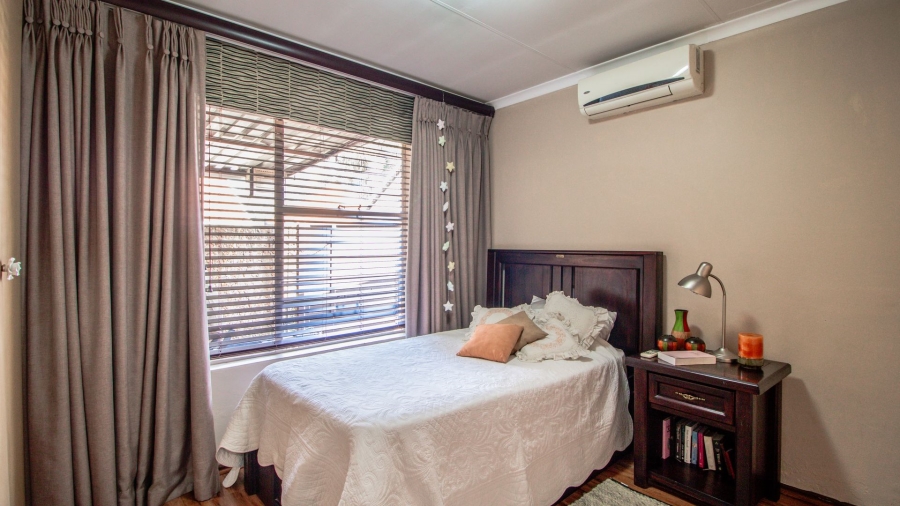 3 Bedroom Property for Sale in Bonaero Park Gauteng