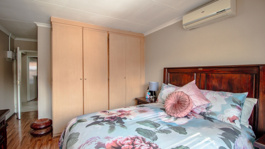 3 Bedroom Property for Sale in Bonaero Park Gauteng