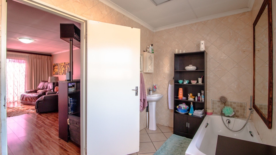3 Bedroom Property for Sale in Bonaero Park Gauteng