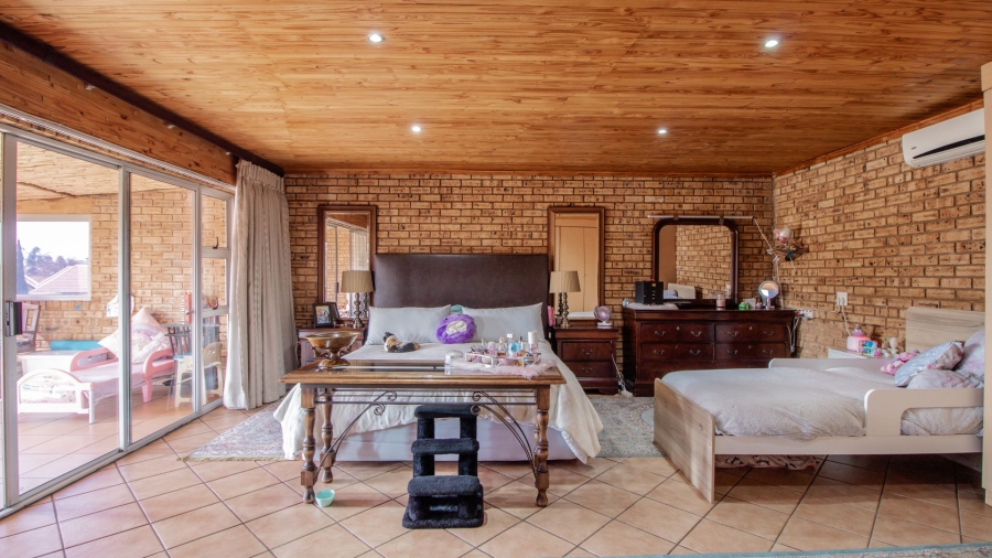 3 Bedroom Property for Sale in Bonaero Park Gauteng