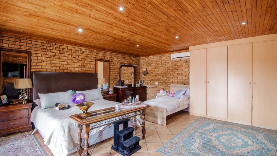 3 Bedroom Property for Sale in Bonaero Park Gauteng