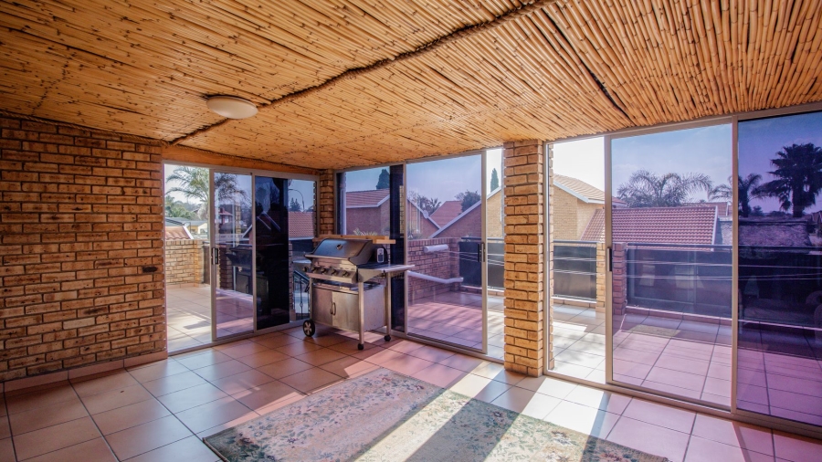 3 Bedroom Property for Sale in Bonaero Park Gauteng