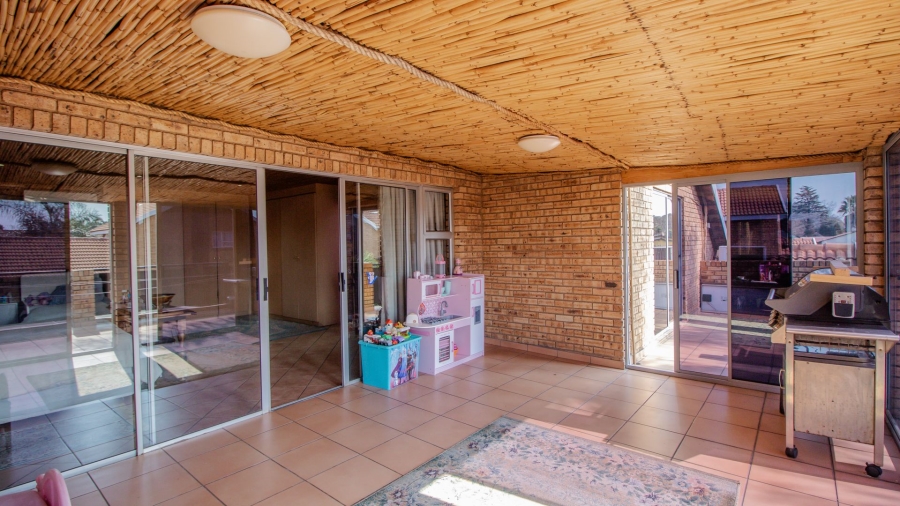 3 Bedroom Property for Sale in Bonaero Park Gauteng