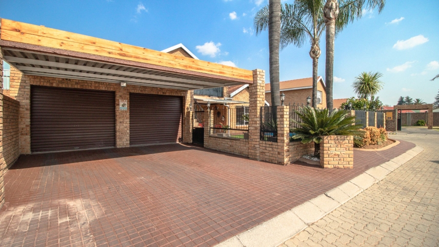 3 Bedroom Property for Sale in Bonaero Park Gauteng