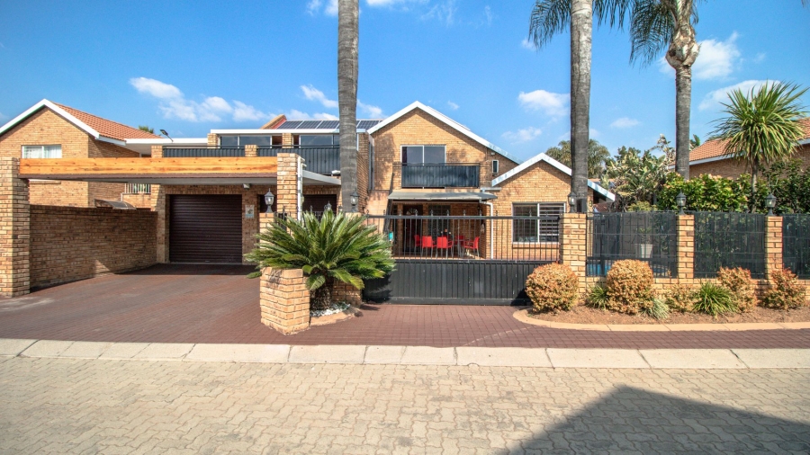 3 Bedroom Property for Sale in Bonaero Park Gauteng
