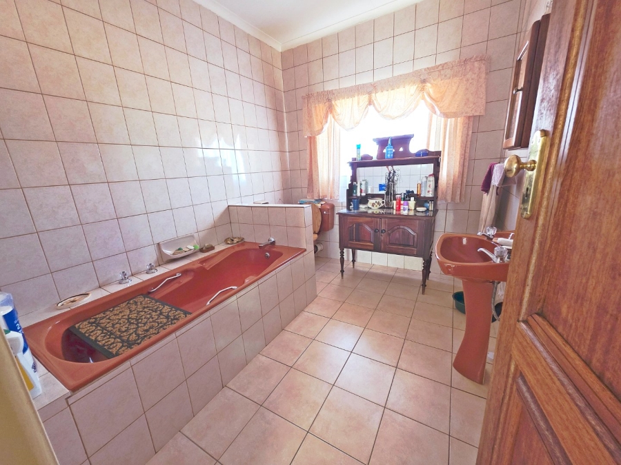5 Bedroom Property for Sale in Grootvaly Gauteng