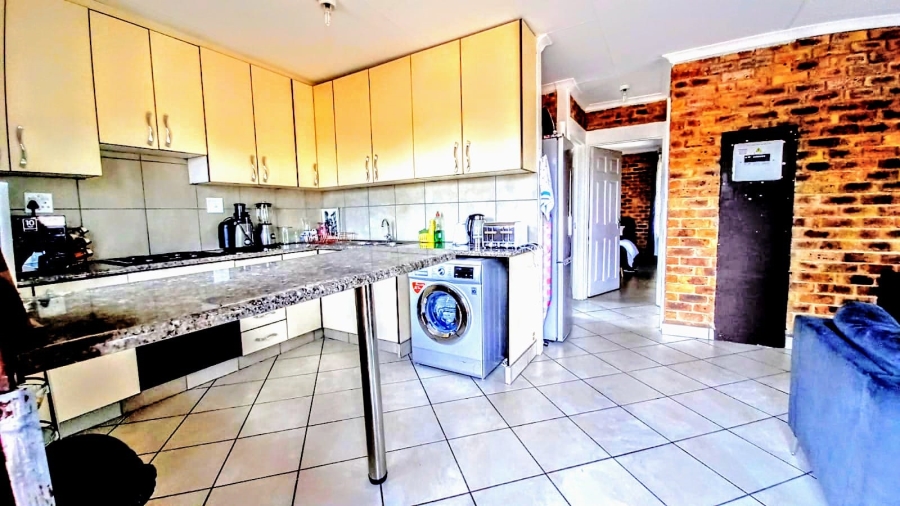 2 Bedroom Property for Sale in Brackendowns Gauteng