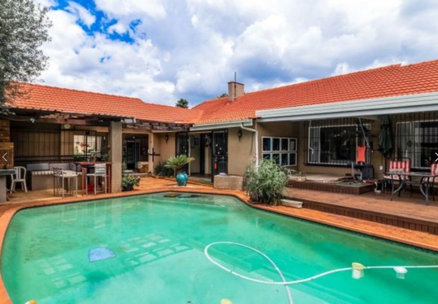 3 Bedroom Property for Sale in Buurendal Gauteng