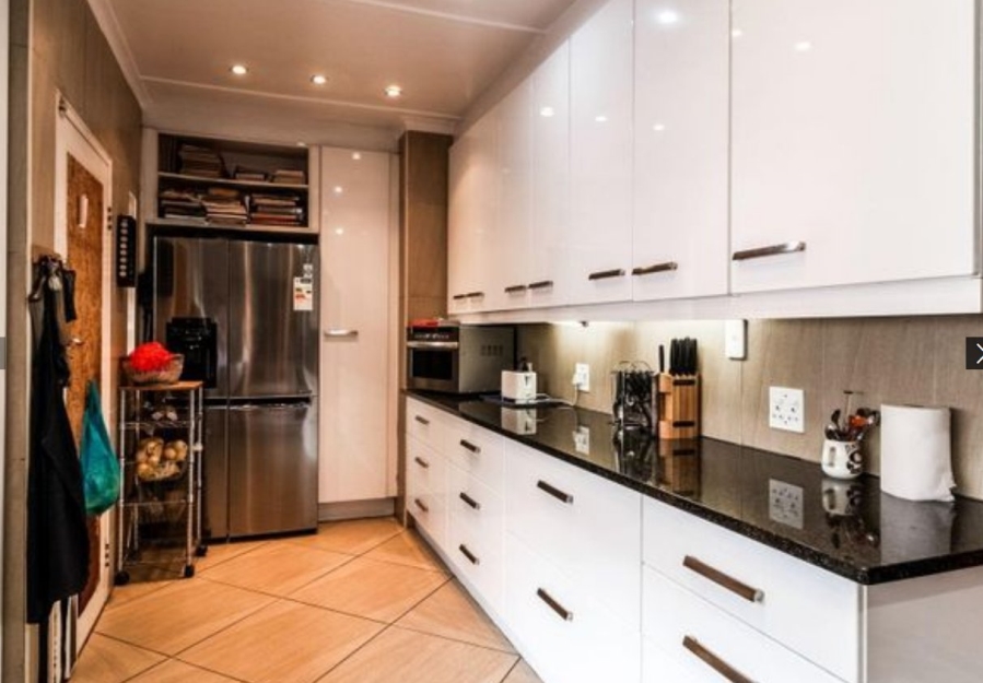 3 Bedroom Property for Sale in Buurendal Gauteng