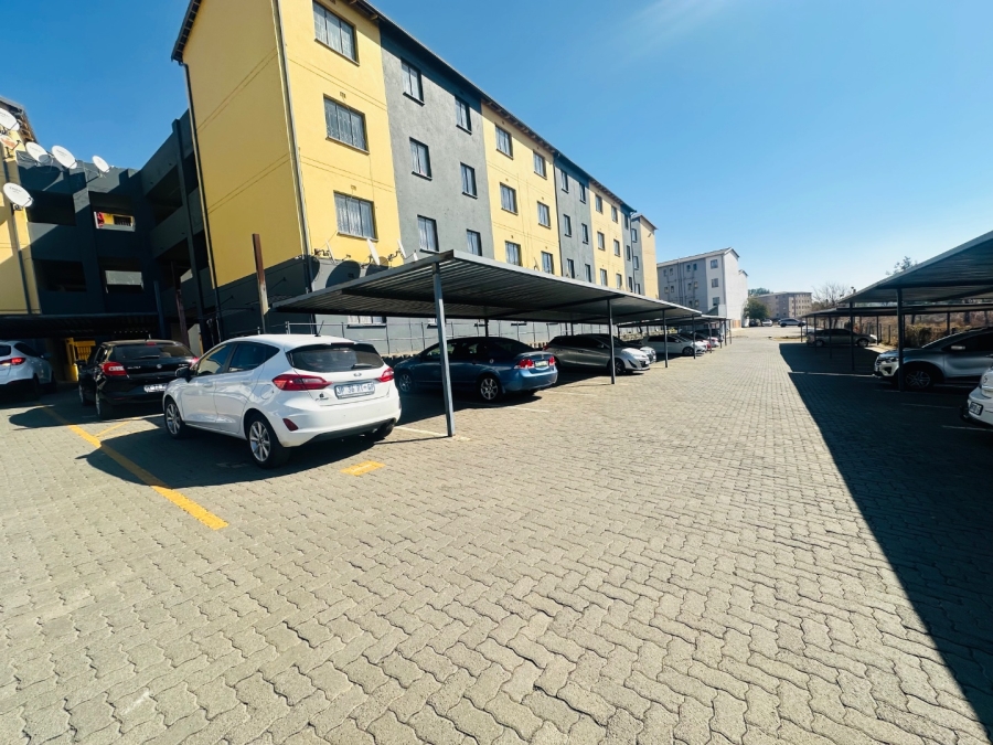 2 Bedroom Property for Sale in Fleurhof Gauteng