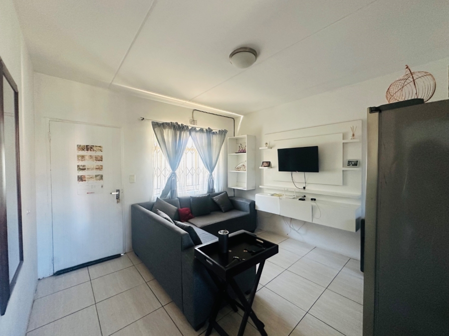 2 Bedroom Property for Sale in Fleurhof Gauteng
