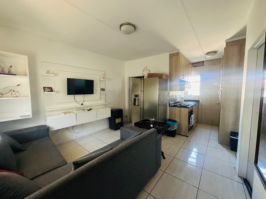 2 Bedroom Property for Sale in Fleurhof Gauteng