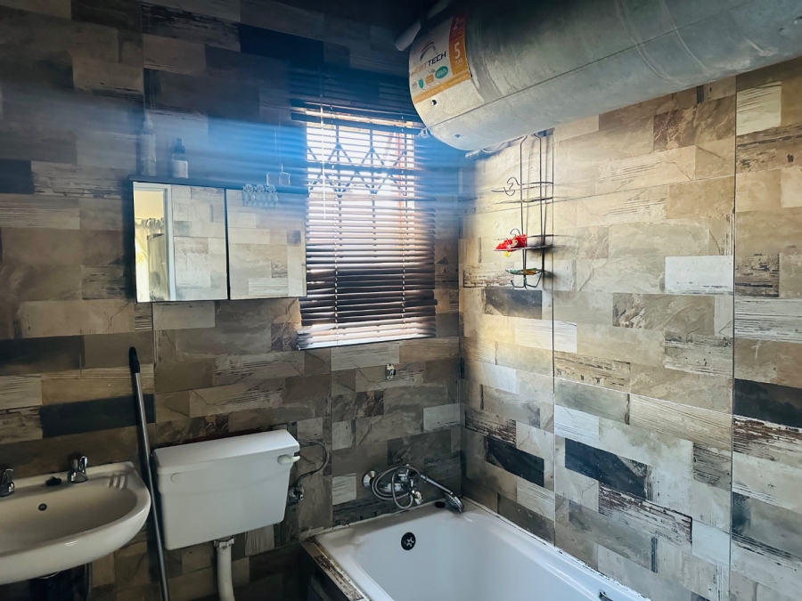 2 Bedroom Property for Sale in Fleurhof Gauteng