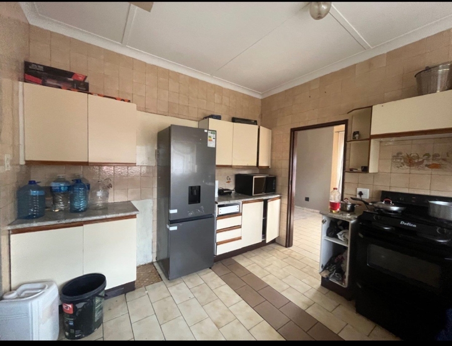 5 Bedroom Property for Sale in Mondeor Gauteng