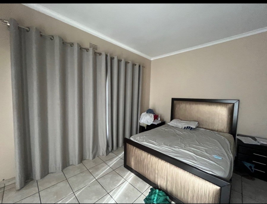 5 Bedroom Property for Sale in Mondeor Gauteng