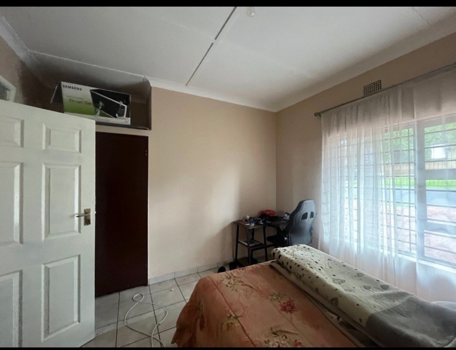 5 Bedroom Property for Sale in Mondeor Gauteng