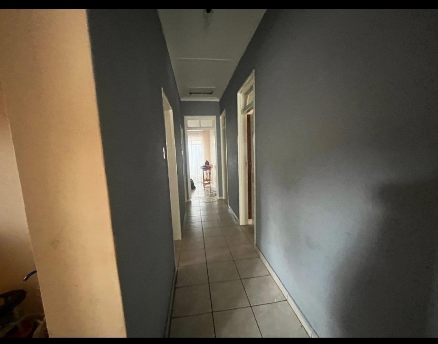 5 Bedroom Property for Sale in Mondeor Gauteng