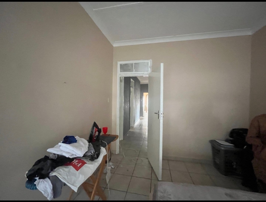 5 Bedroom Property for Sale in Mondeor Gauteng