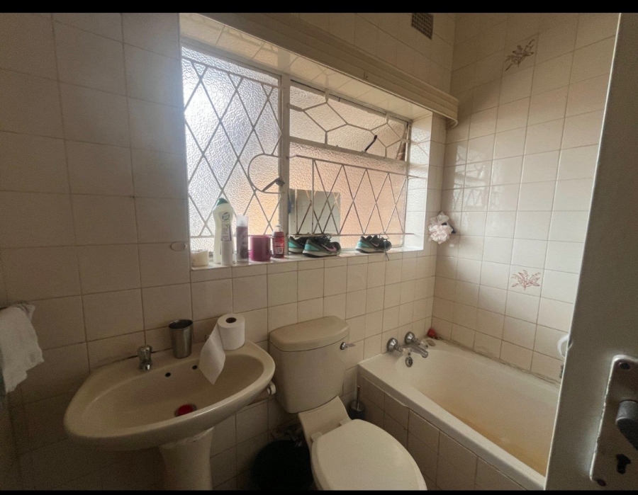 5 Bedroom Property for Sale in Mondeor Gauteng