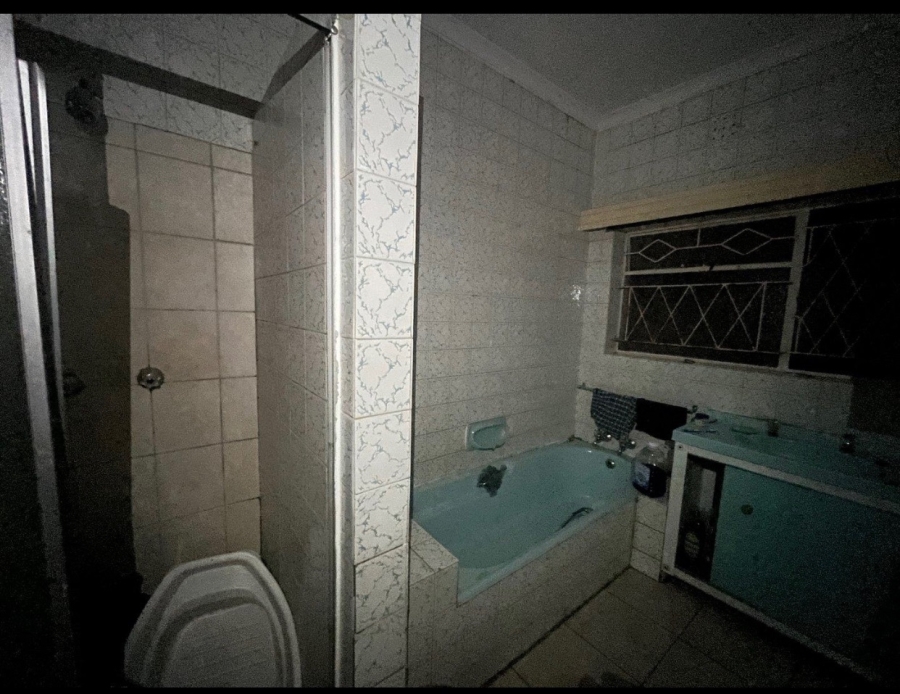 5 Bedroom Property for Sale in Mondeor Gauteng